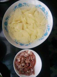土豆片炒肉的做法步骤1